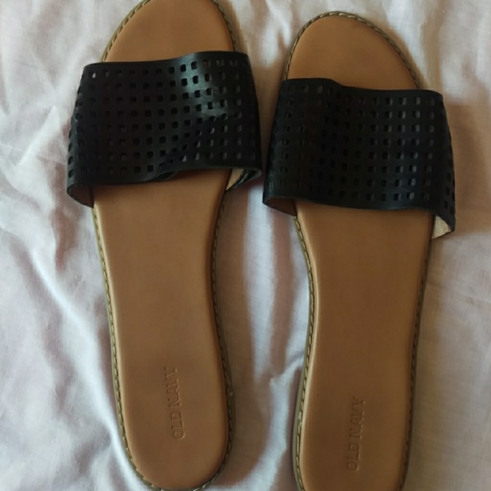 Old navy black perforated top flats slip-onslides - Picture 3 of 8